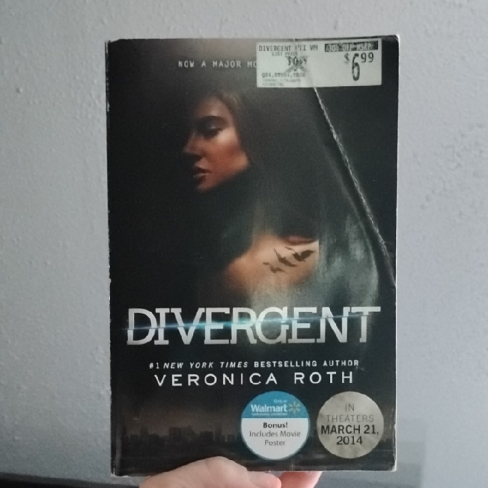Divergent by Veronica Roth- 5/$20